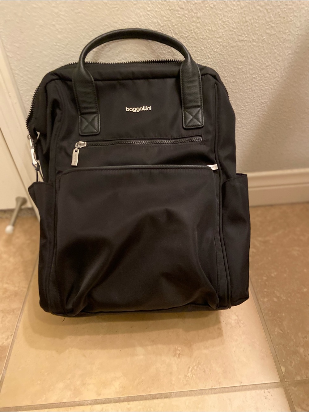 Baggallini Black Men’s Backpack with Front Pocket